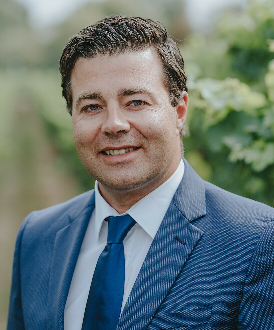 Portrait von Prof. Dr. Dominik Durner