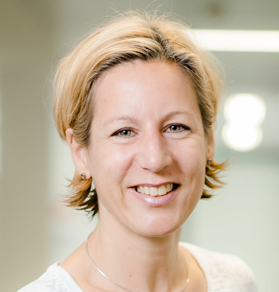 Portrait photo of Prof. Dr. Maren Scharfenberger-Schmeer